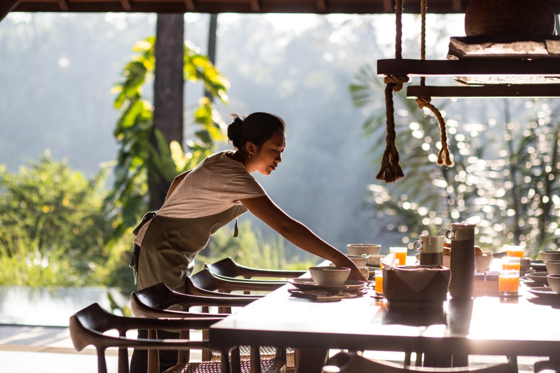 Long breakfast table against the jungle